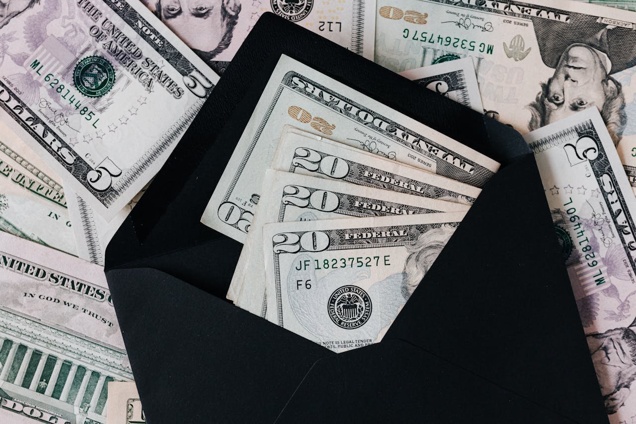 Government Shutdown Threat: Budget Deadlines and Negotiation Standoffs